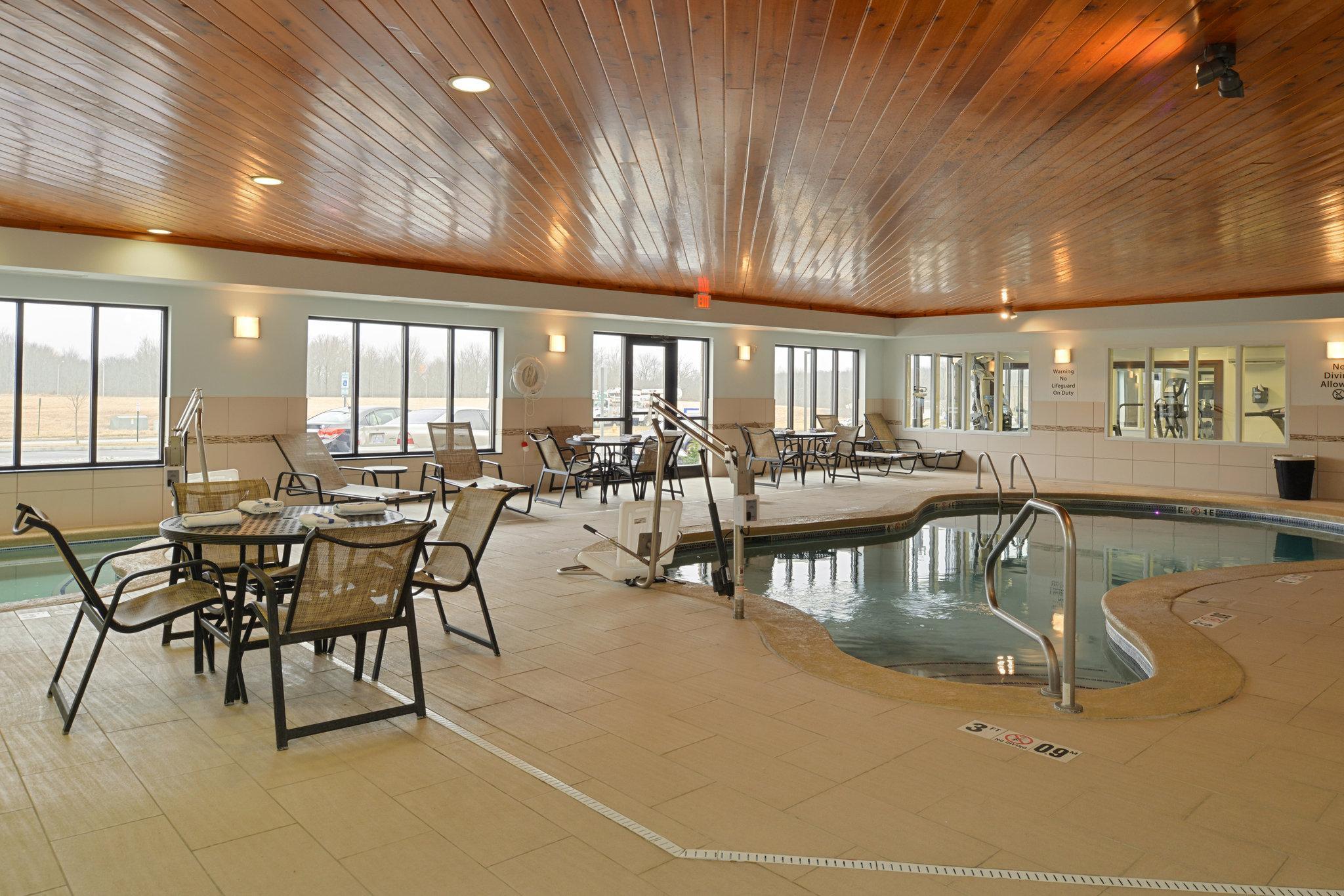 Holiday Inn Express & Suites Greenfield By Ihg Eksteriør billede
