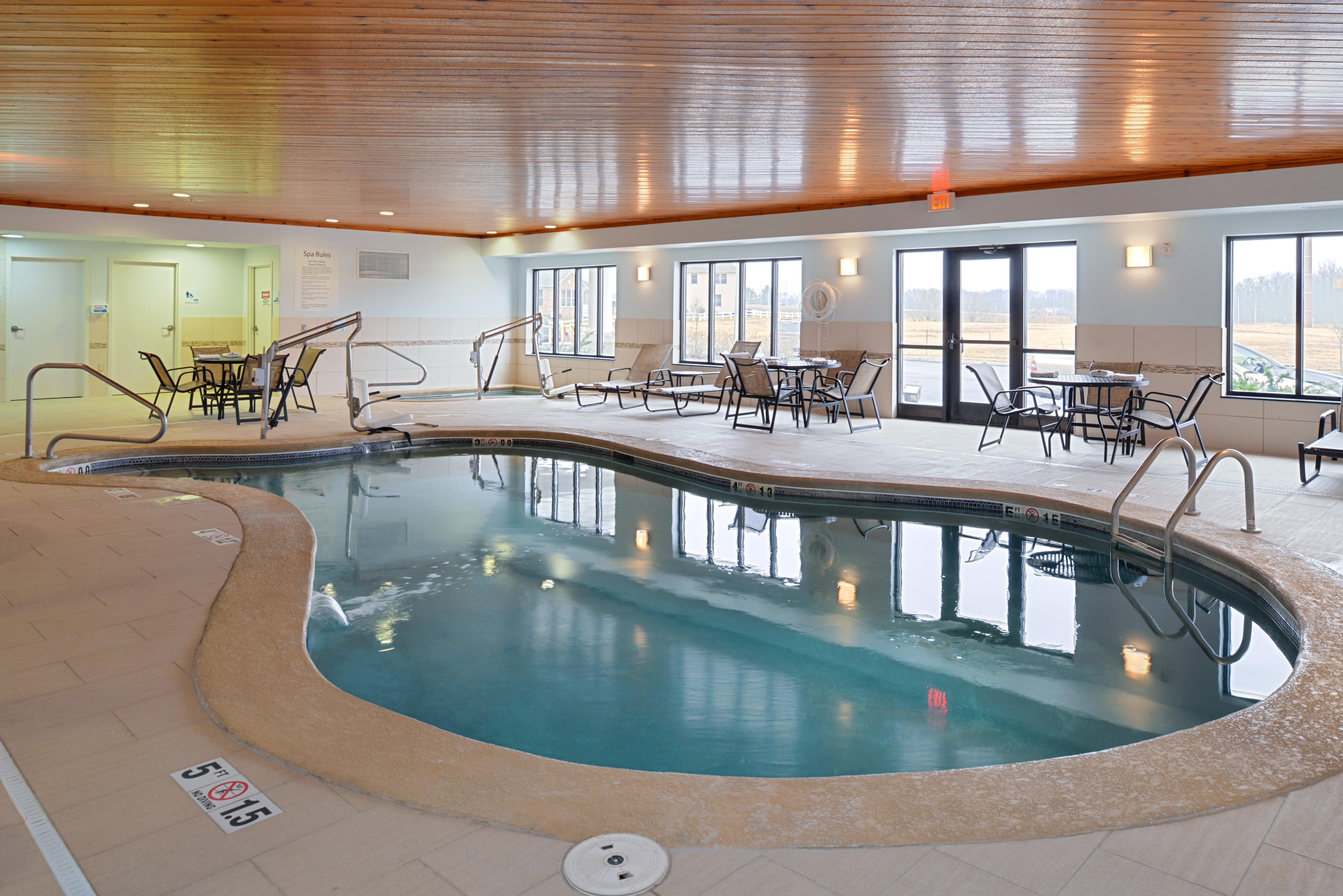 Holiday Inn Express & Suites Greenfield By Ihg Eksteriør billede