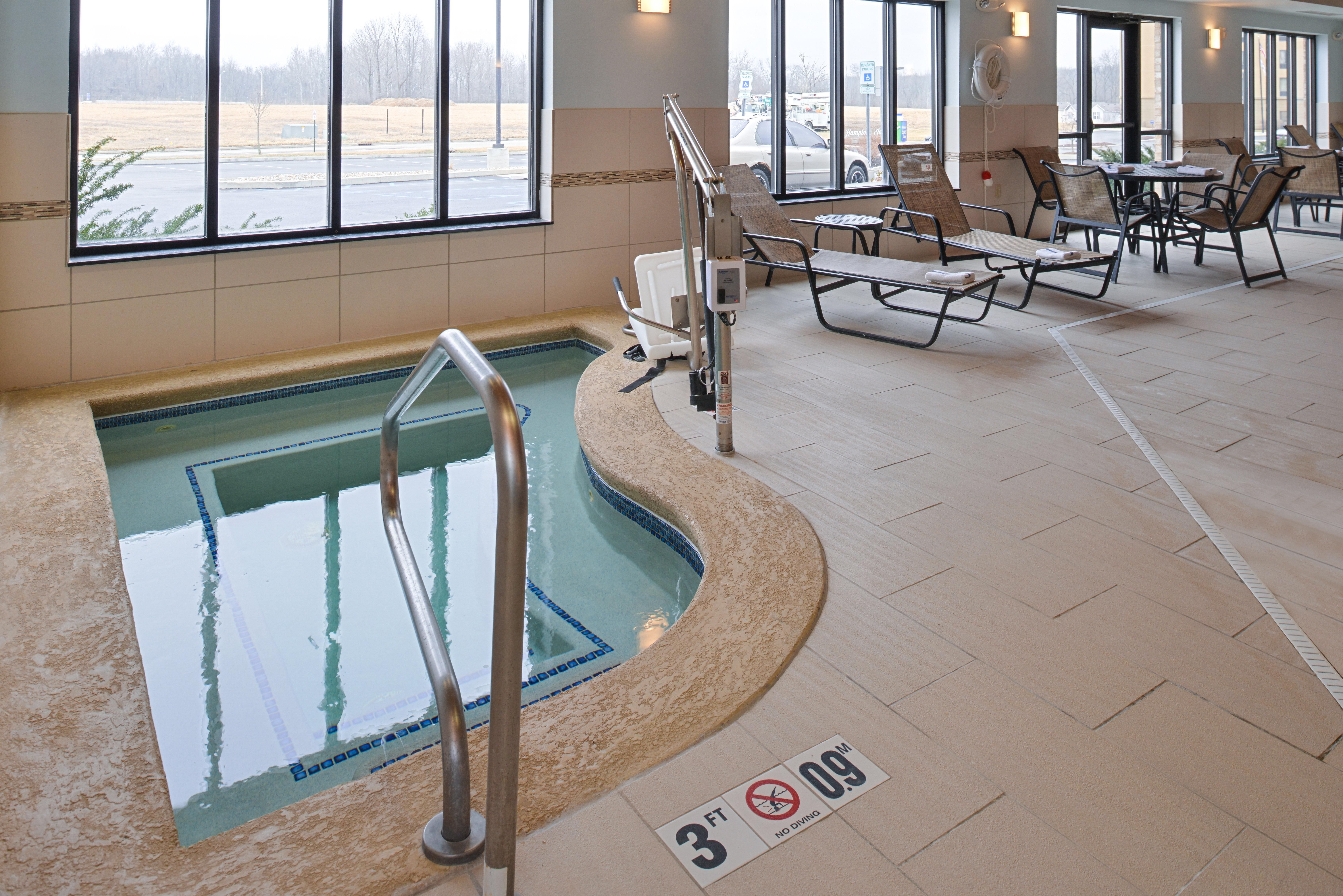 Holiday Inn Express & Suites Greenfield By Ihg Eksteriør billede