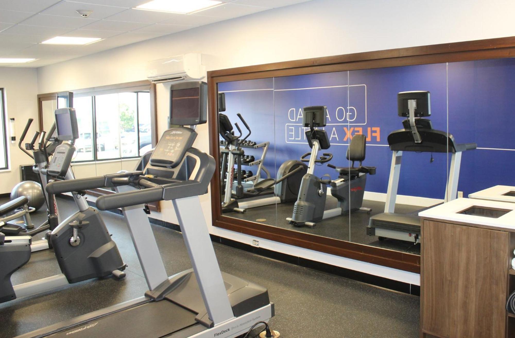 Holiday Inn Express & Suites Greenfield By Ihg Eksteriør billede
