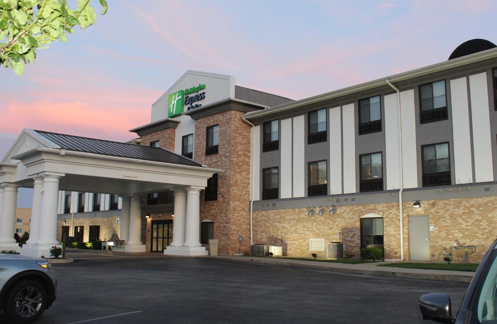 Holiday Inn Express & Suites Greenfield By Ihg Eksteriør billede