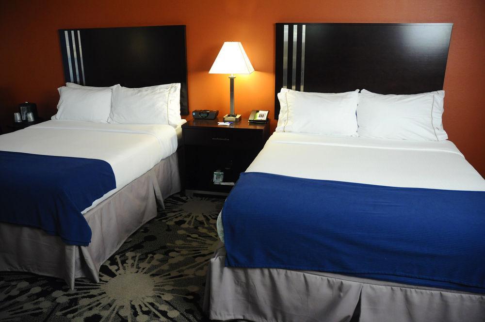 Holiday Inn Express & Suites Greenfield By Ihg Eksteriør billede