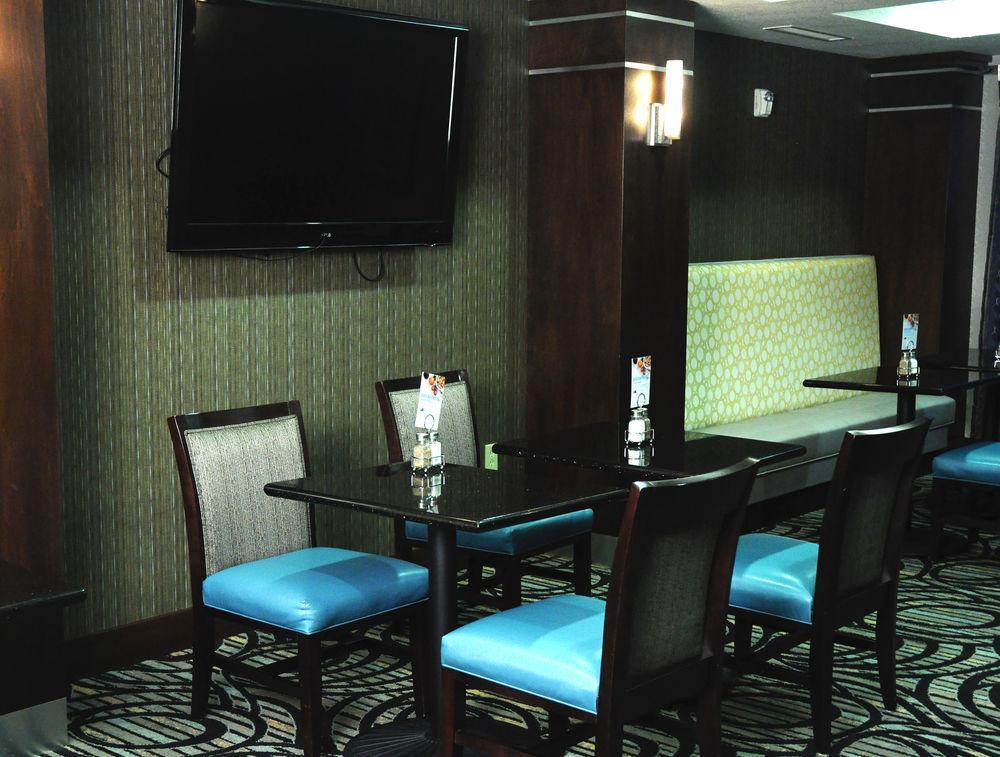 Holiday Inn Express & Suites Greenfield By Ihg Eksteriør billede