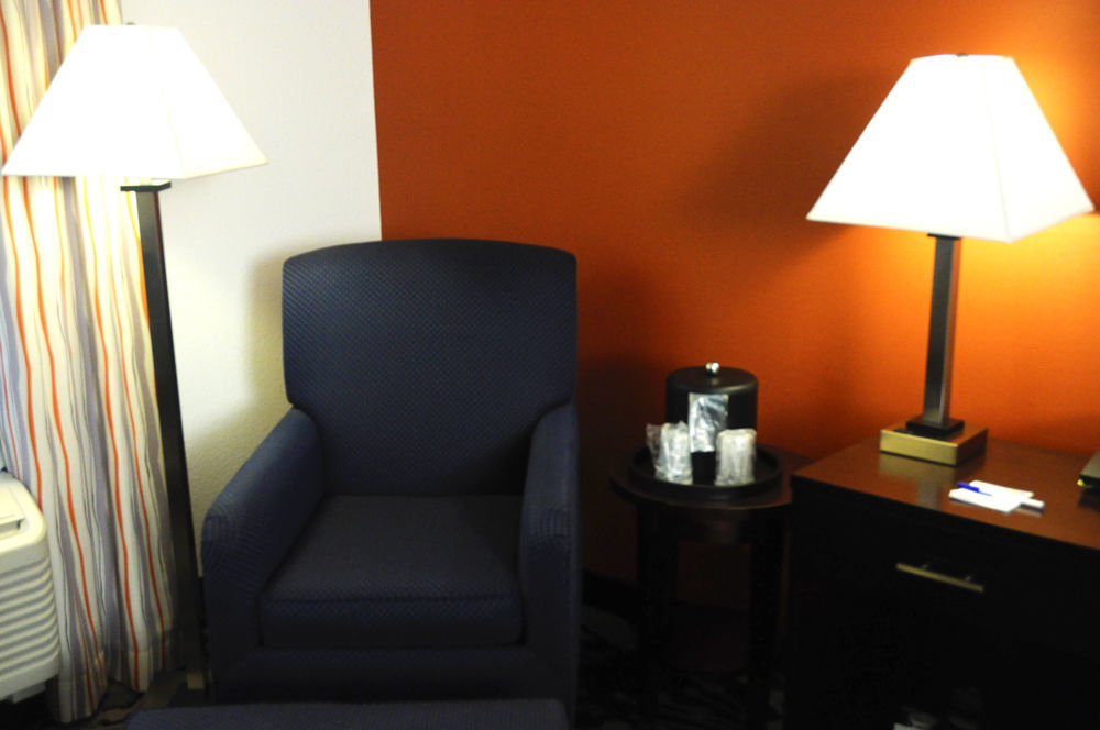 Holiday Inn Express & Suites Greenfield By Ihg Eksteriør billede