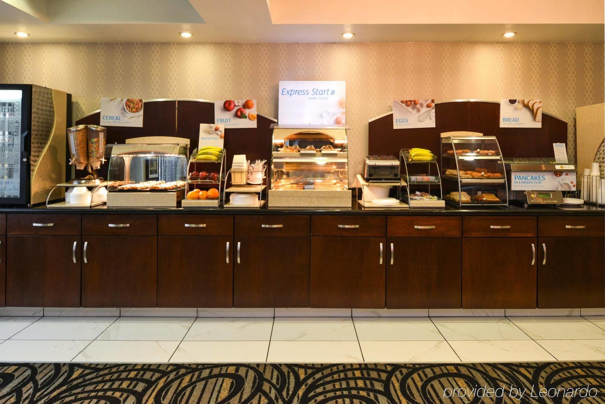 Holiday Inn Express & Suites Greenfield By Ihg Eksteriør billede